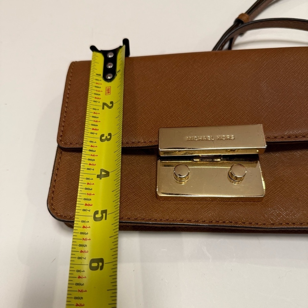 Michael Kors Tan Crossbody Bag with Gold Clasp - Picture 9 of 9
